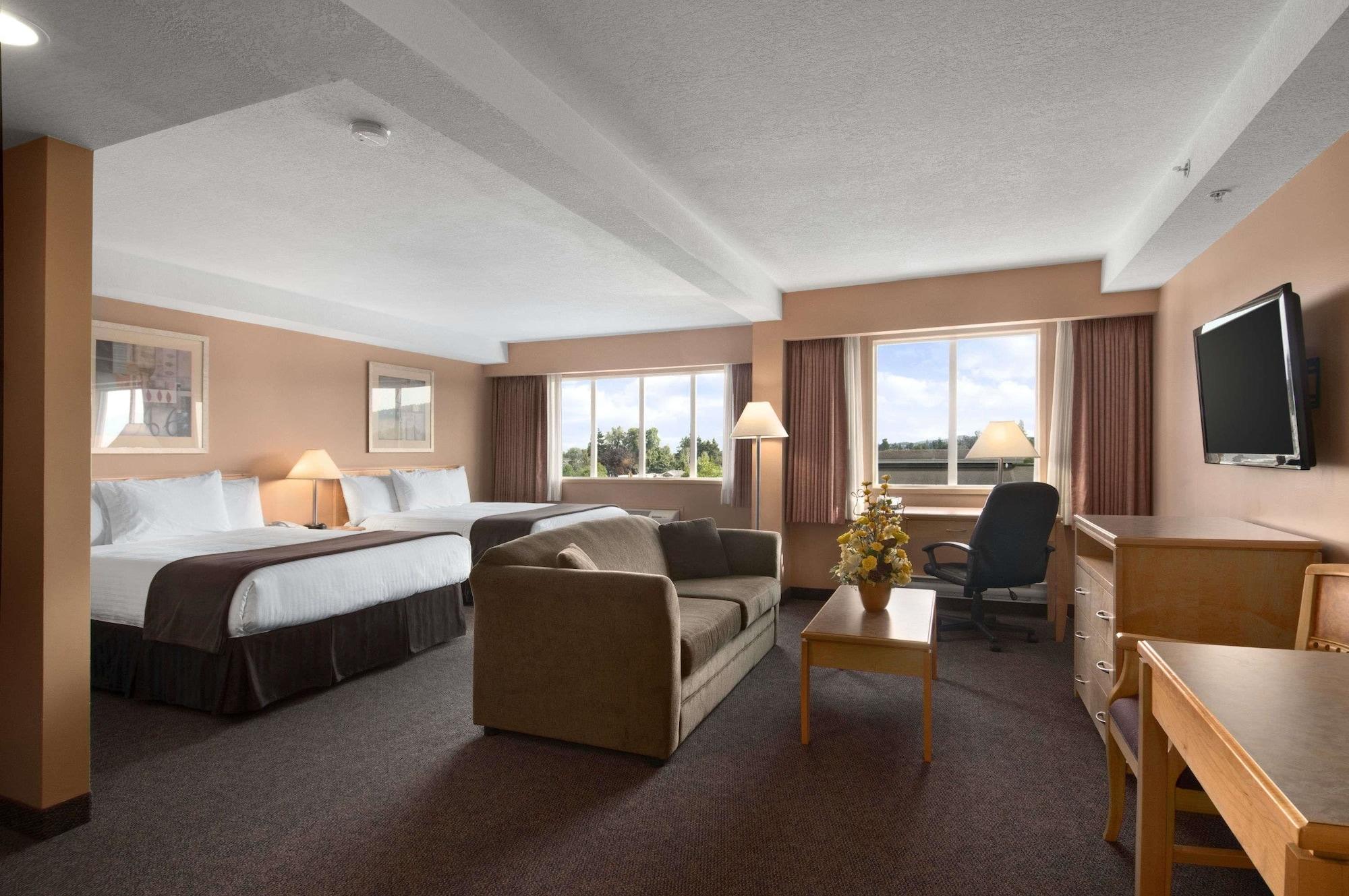 Days Inn By Wyndham Victoria Airport Сидни Екстериор снимка
