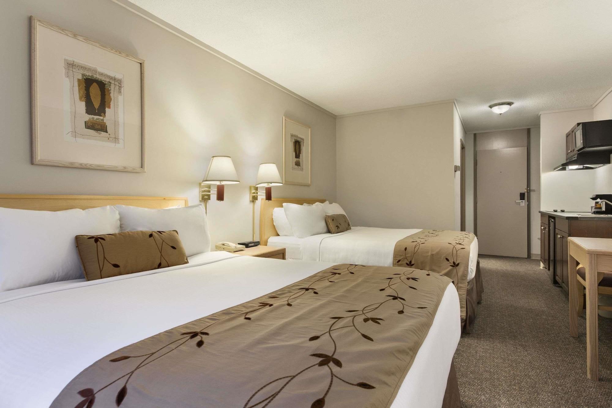 Days Inn By Wyndham Victoria Airport Сидни Екстериор снимка