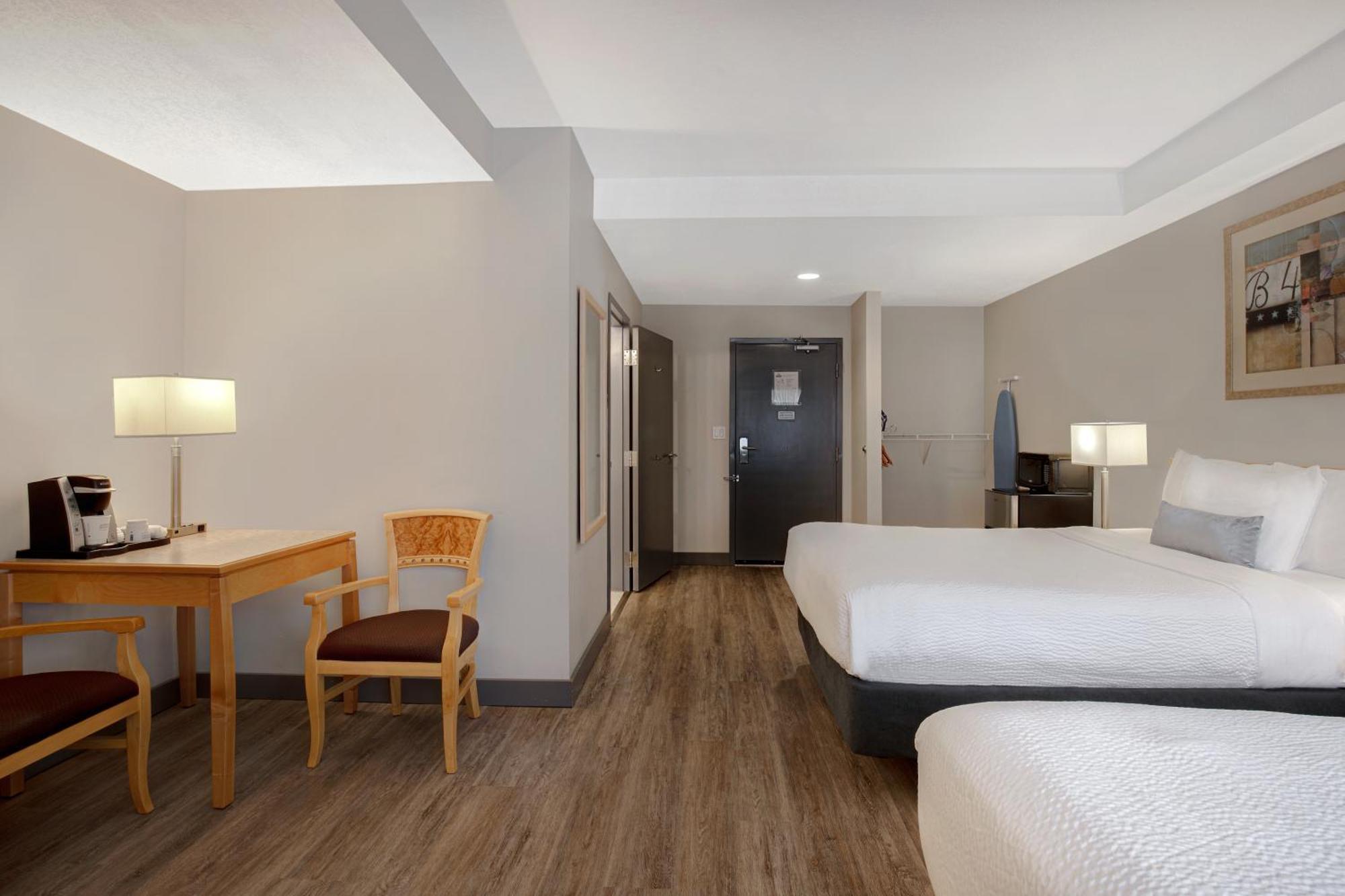 Days Inn By Wyndham Victoria Airport Сидни Екстериор снимка