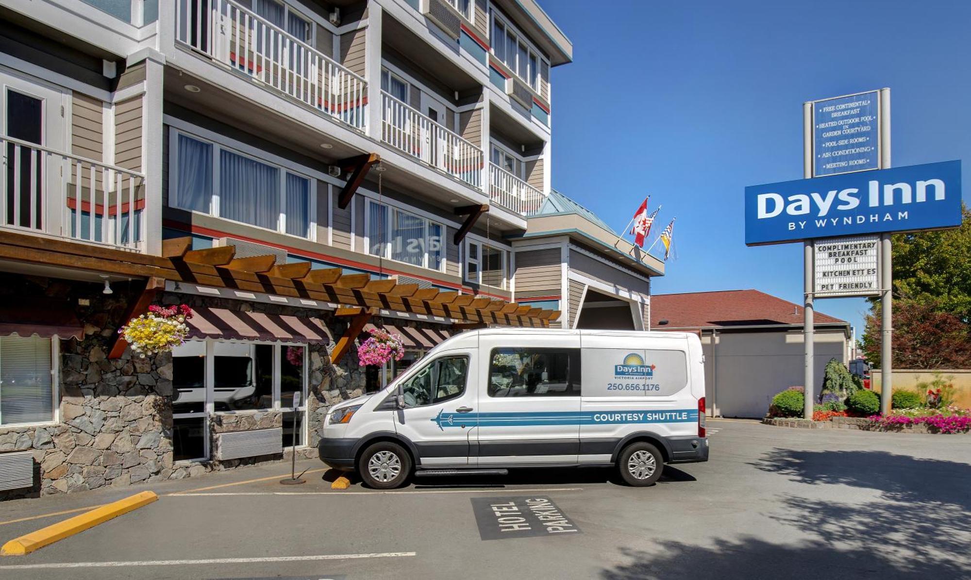 Days Inn By Wyndham Victoria Airport Сидни Екстериор снимка