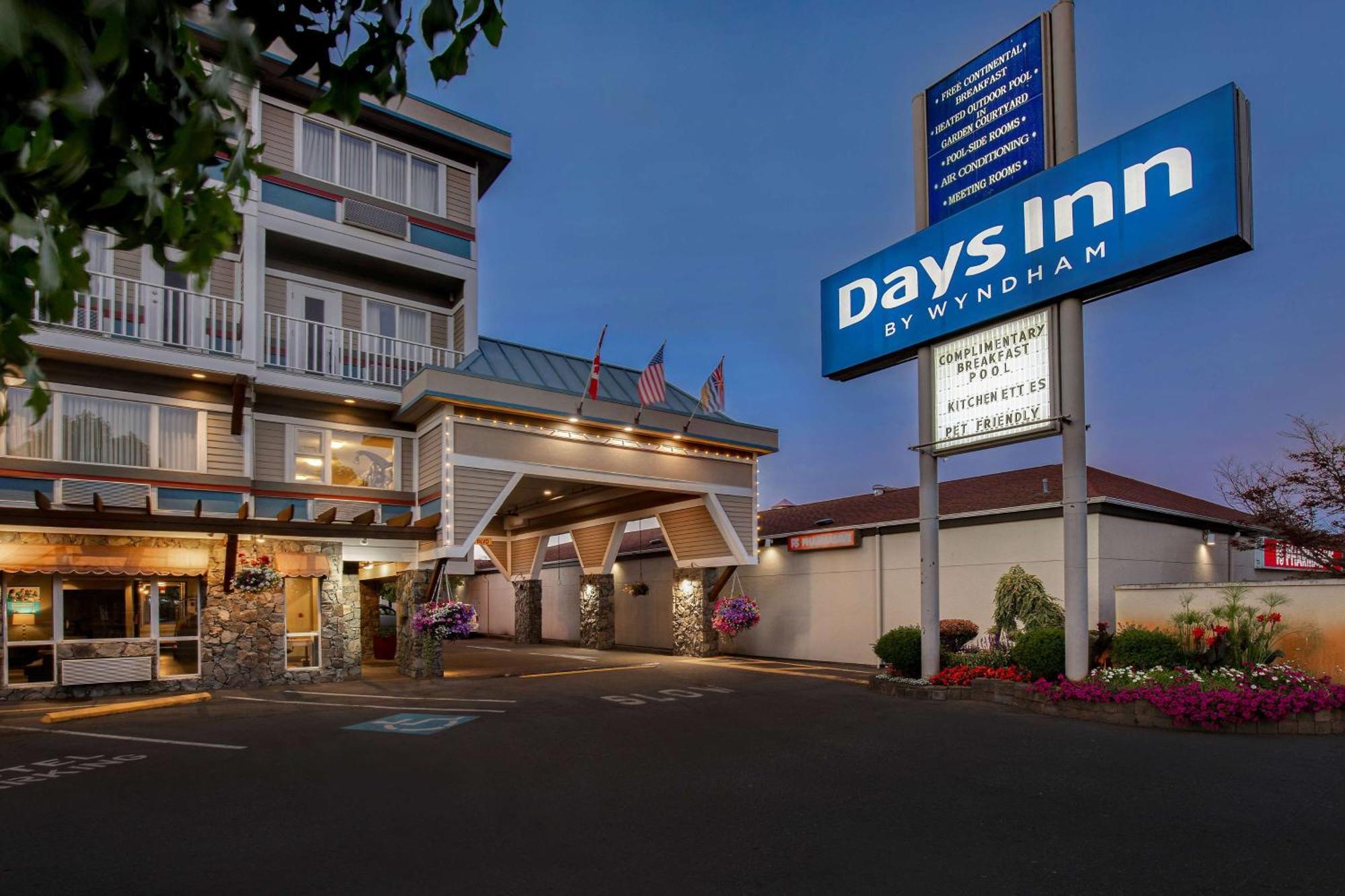 Days Inn By Wyndham Victoria Airport Сидни Екстериор снимка