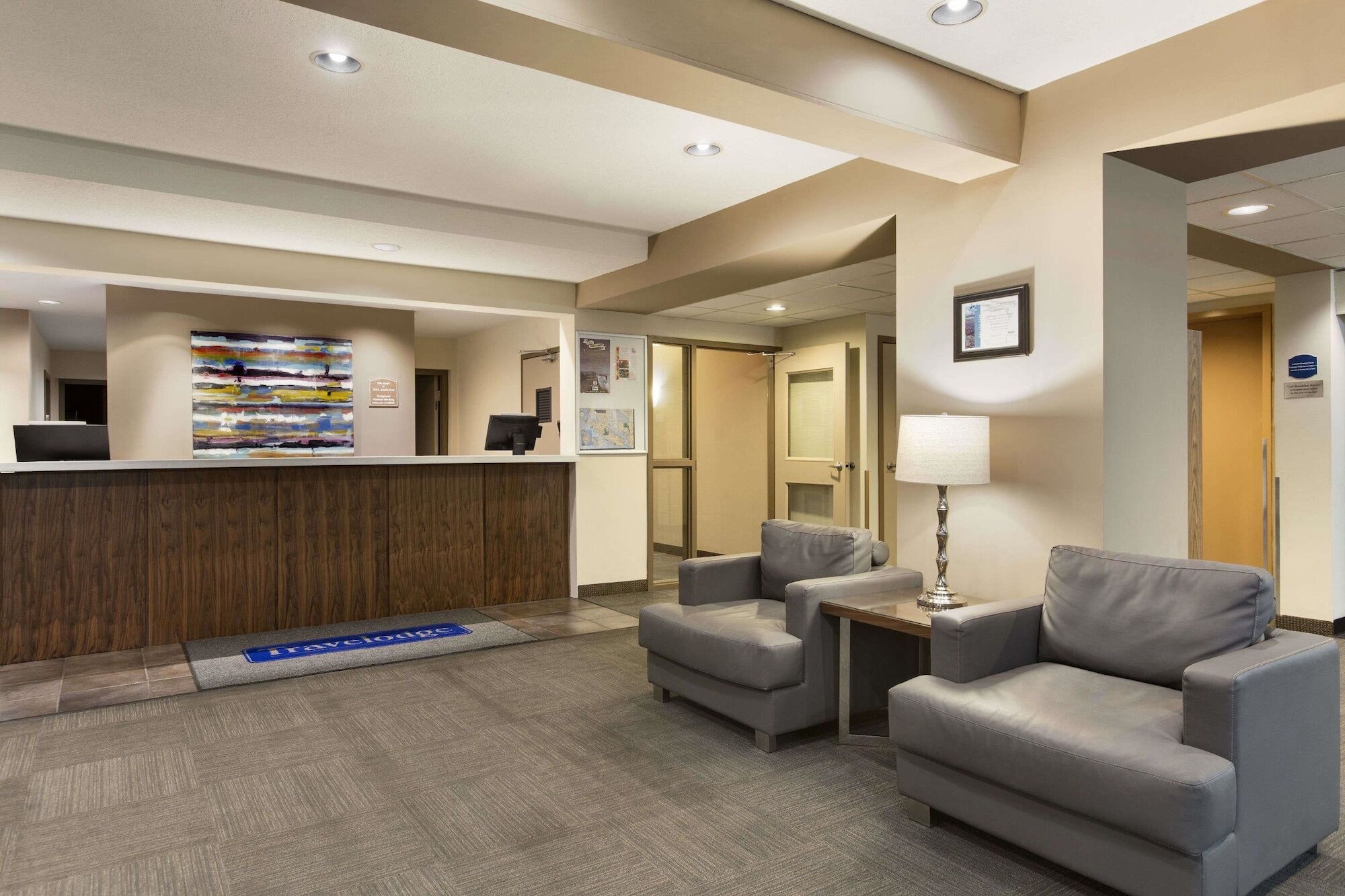 Days Inn By Wyndham Victoria Airport Сидни Екстериор снимка