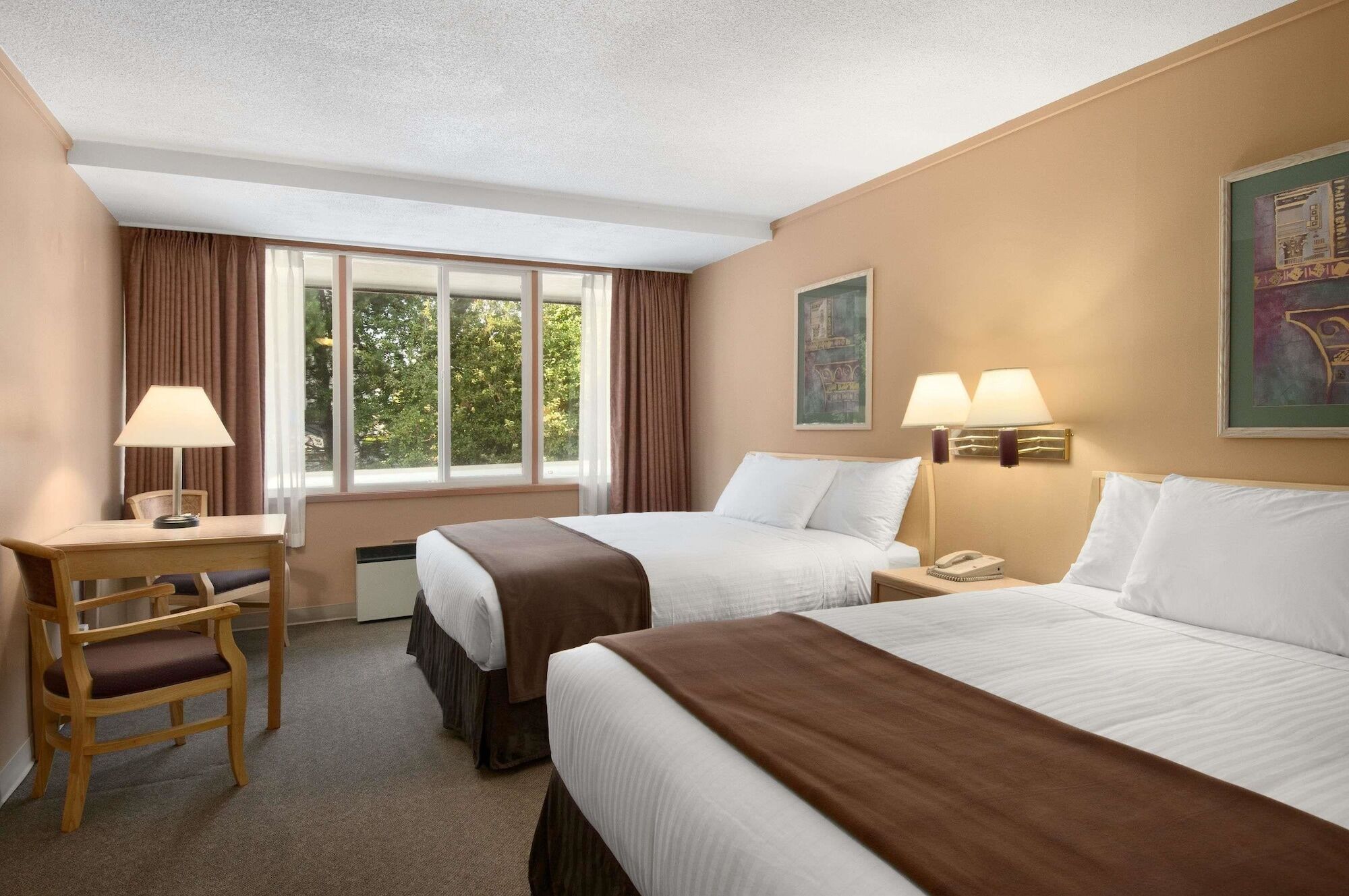 Days Inn By Wyndham Victoria Airport Сидни Екстериор снимка